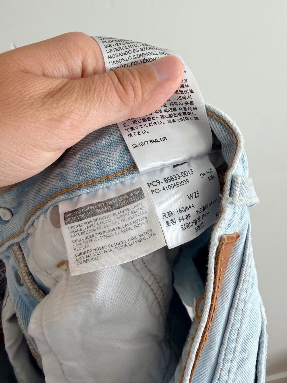 Levi’s 501 Mid Rise Shorts - Picture 5 of 5
